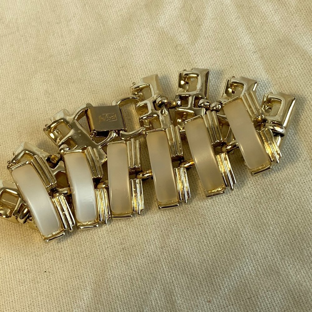 Vintage Gold & White Thermoset Link Bracelet